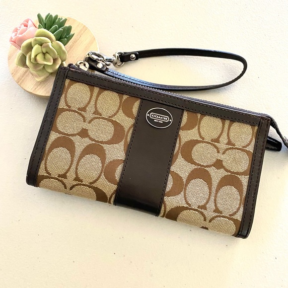 NWOT Coach Signature Accordion Zip Wristlet Wallet - Picture 9 of 10